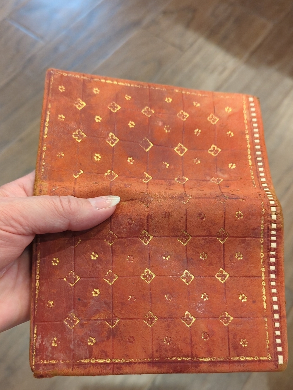 Red Embossed Leather Wallet - Picture 8 of 10